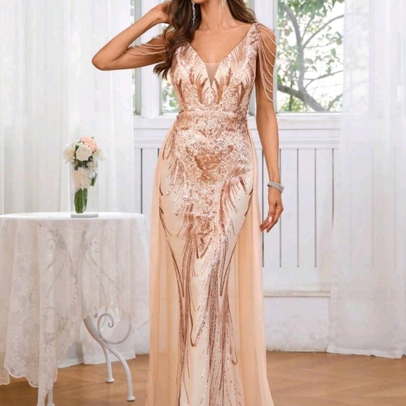 Eegant Champagne/ Gold Floral Wedding Dress - Picture 4 of 14